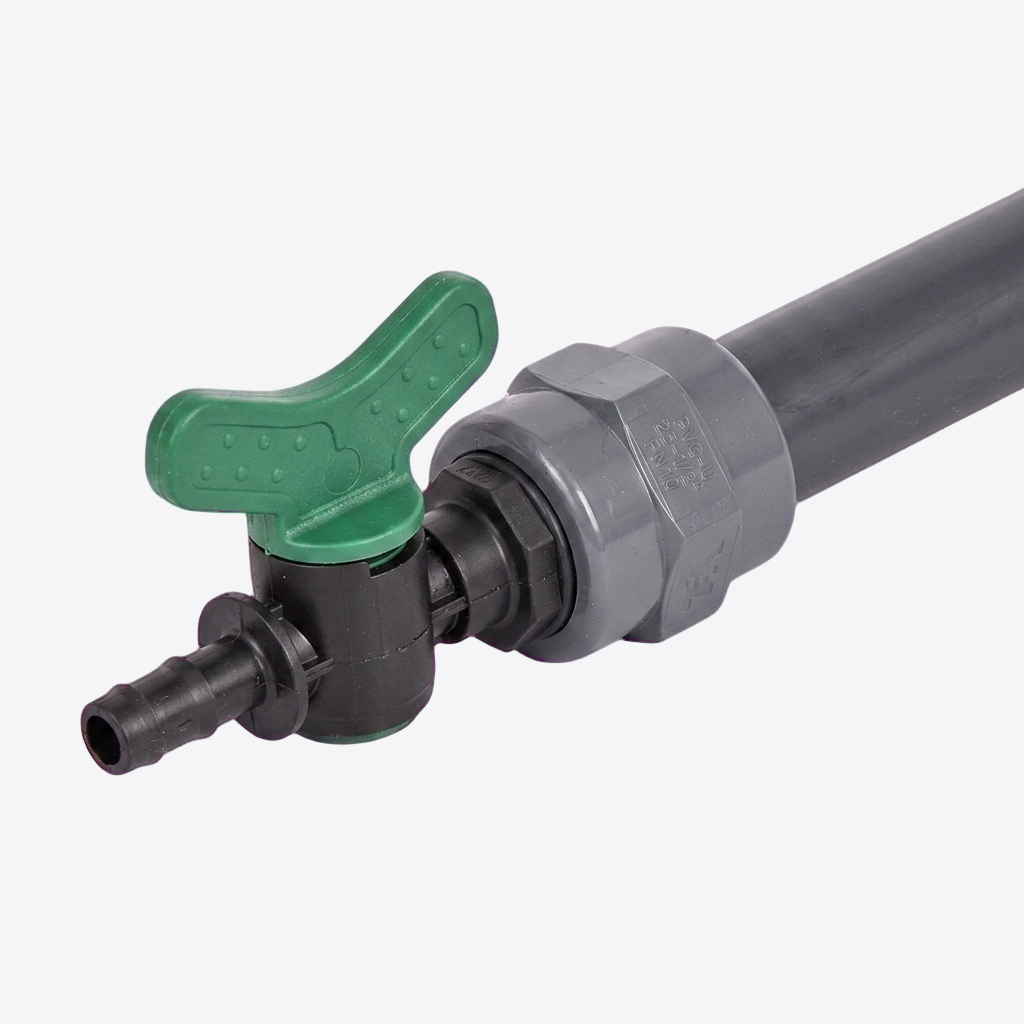 Verbindung zwischen PVC-Leitung 25 mm und Schlauch 9 mm